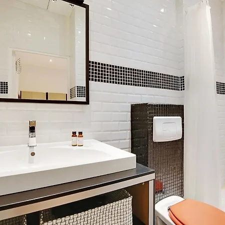 Cmg Republique / Temple Apartamento París