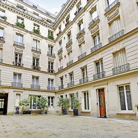 Cmg Republique / Temple Apartamento París