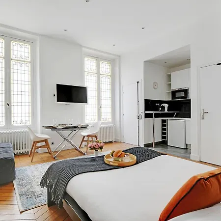 Cmg Republique / Temple Apartment